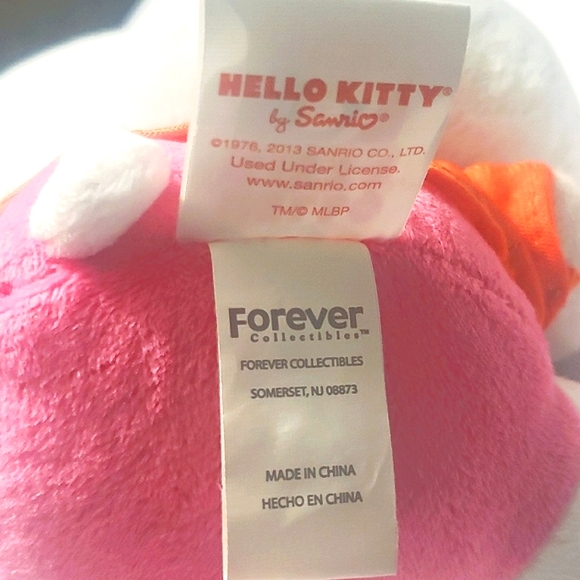 SF Giants Hello Kitty Plush NWT MLB Sanrio - Picture 5 of 7